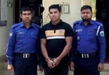 বেশভূষায় অফিসার হলেও করেন চুরি